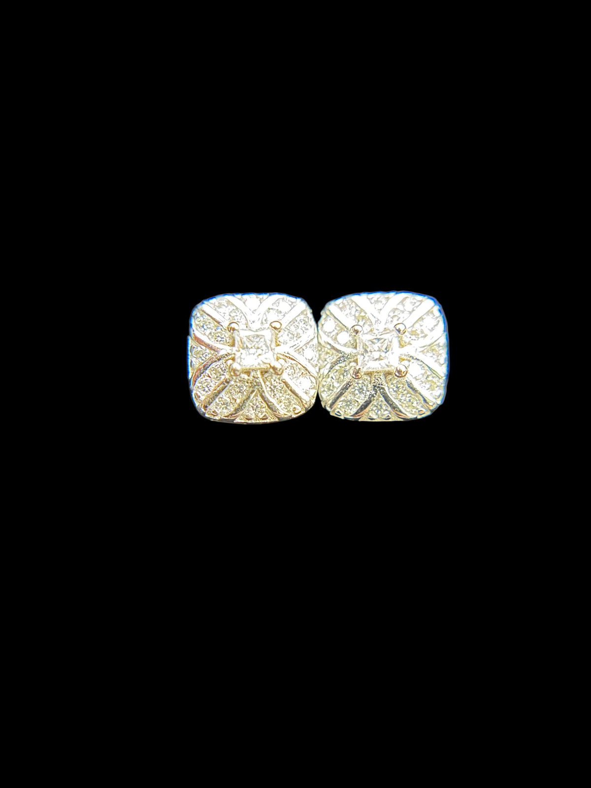 #28 MOISSANITE EARRINGS ( DIAMOND PASS THE TESTER) PANTALLA /ARETE