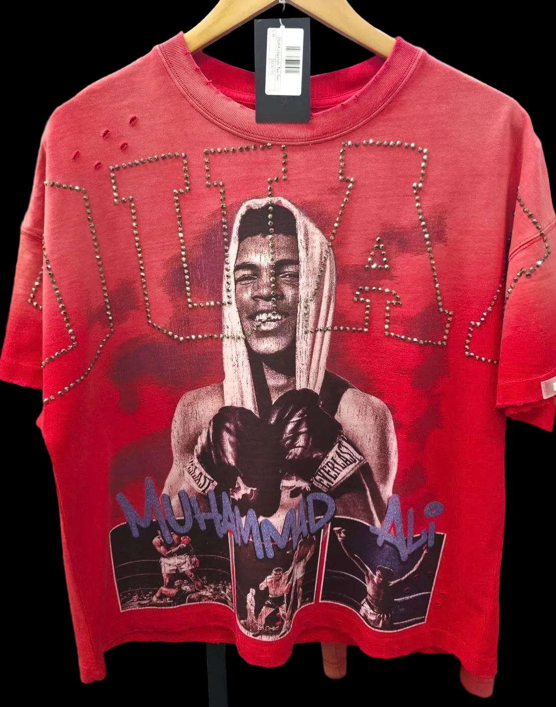 Duaa red t-shirt