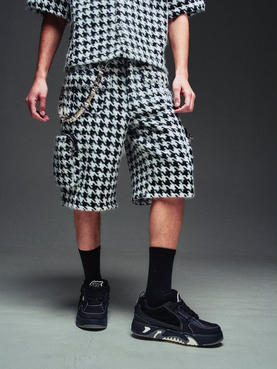 GUAPI White Houndstooth Furry Shorts