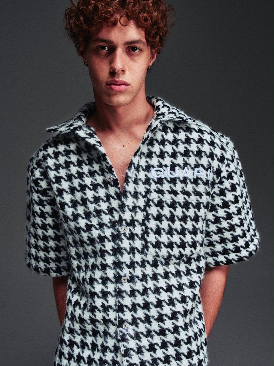 GUAPI White Houndstooth Furry Shirt