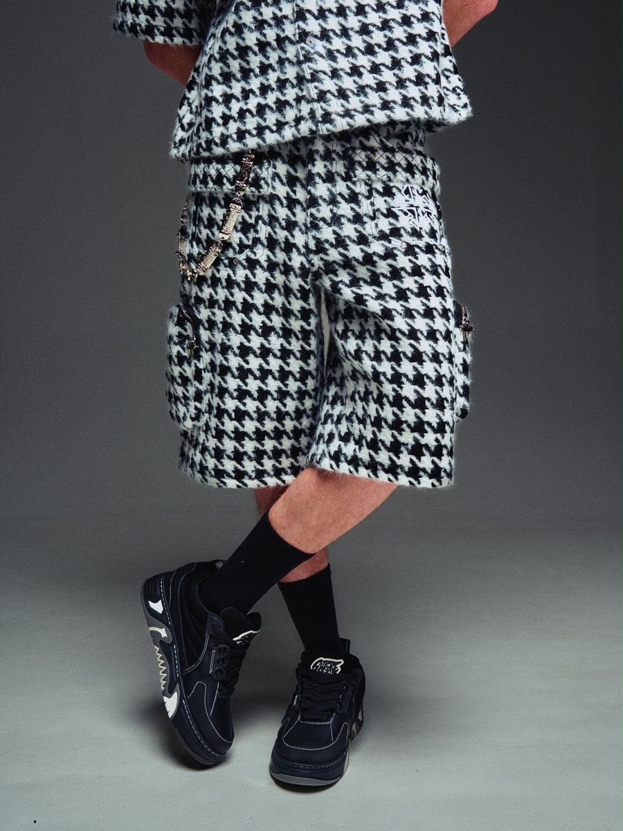 GUAPI White Houndstooth Furry Shorts