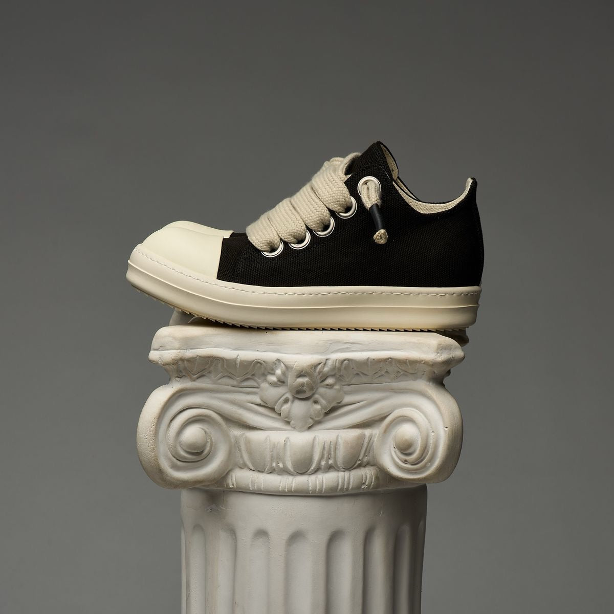 DUAA Salm 28 | Galaxy Shoes - Black