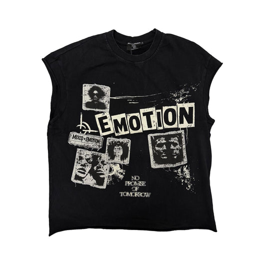 MIXED EMOTION NEWSPAPER SLEEVELESS TEE